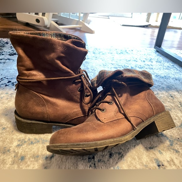 Women’s Mudd Boots - Picture 3 of 6